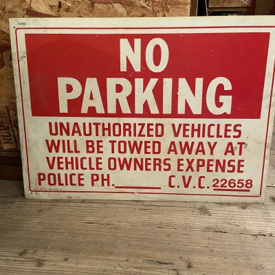 NO PARKING signboard